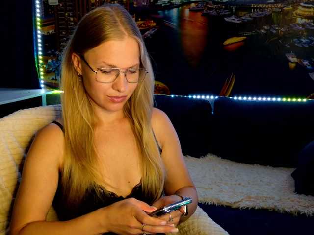 vikascorpik live cam on BongaCams