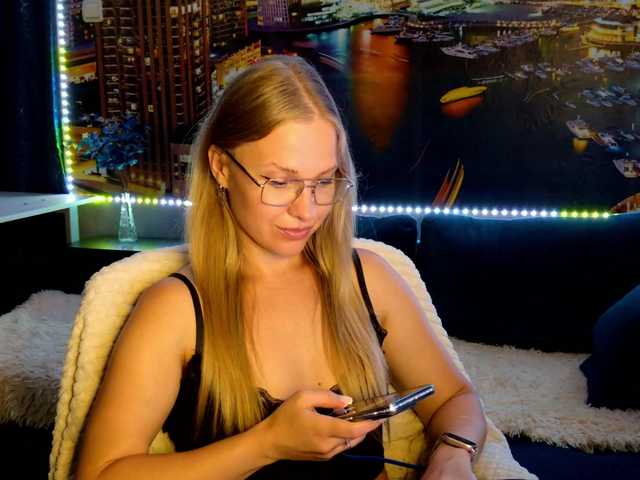 vikascorpik live cam on BongaCams