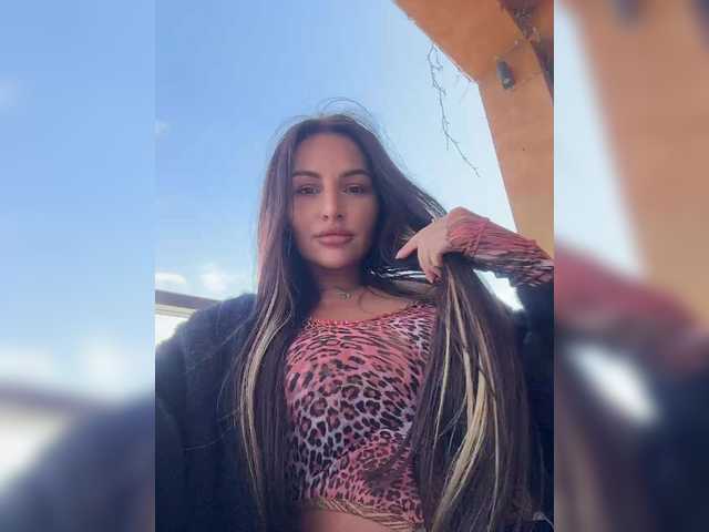 sweetkira25's BongaCams show and profile