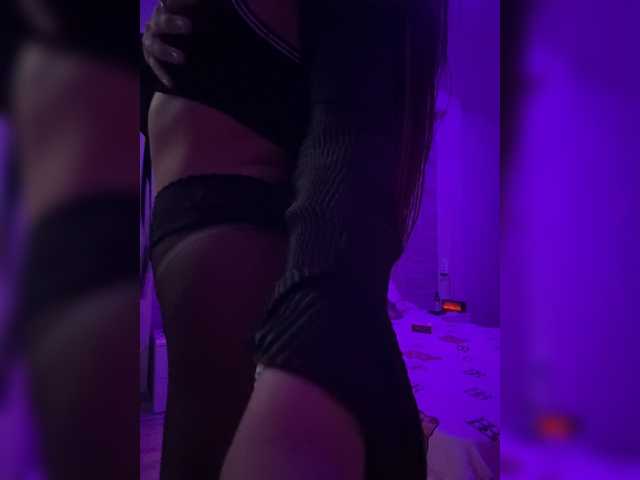 sweetkira25's BongaCams show and profile