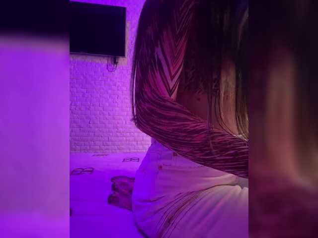 sweetkira25's BongaCams show and profile