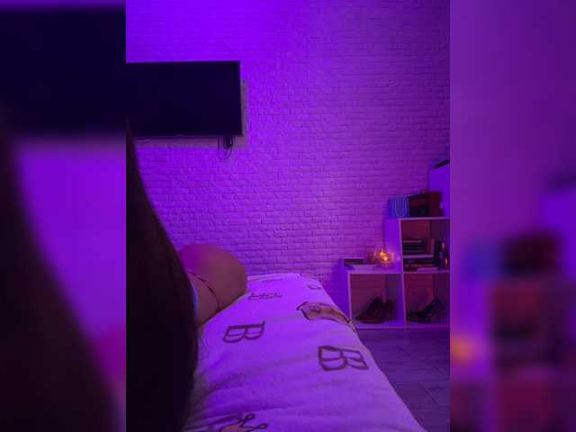 sweetkira25 live webcam show