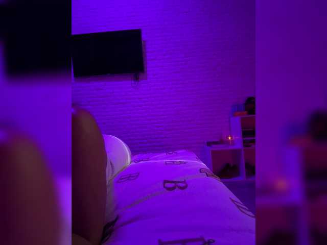sweetkira25 live webcam show