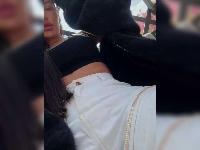 sweetkira25's BongaCams show and profile