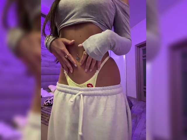 sweetkira25's BongaCams show and profile