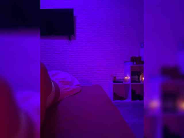 Ця модель зараз онлайн. sweetkira25