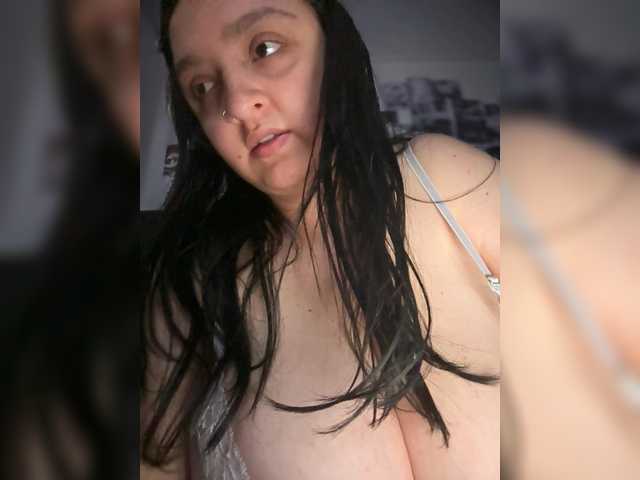 maliihott4u live cam on BongaCams