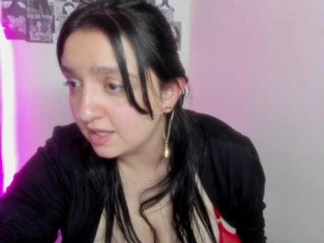 maliihott4u live cam on BongaCams