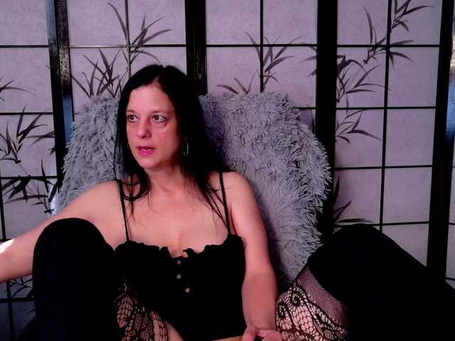 SweetLongLips live cam on BongaCams