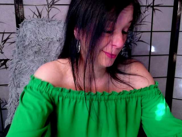 SweetLongLips, live now on BongaCams