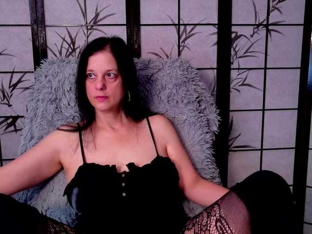 SweetLongLips live cam on BongaCams