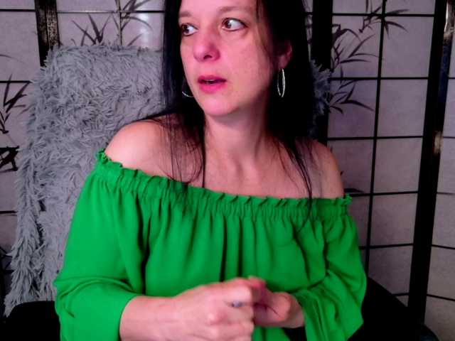 SweetLongLips live cam on BongaCams