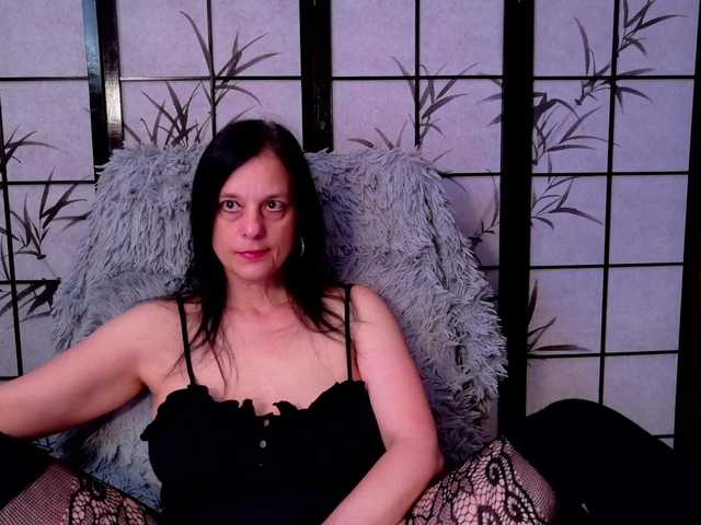 SweetLongLips live cam on BongaCams