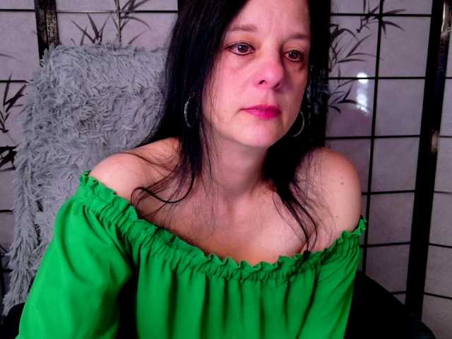 SweetLongLips live cam on BongaCams