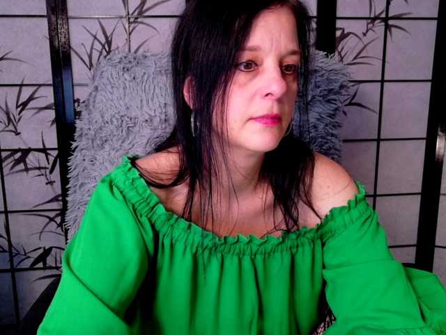 SweetLongLips live cam on BongaCams