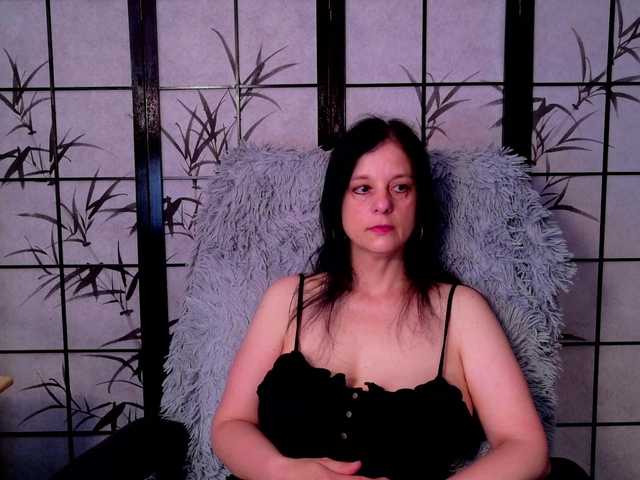 SweetLongLips live cam on BongaCams