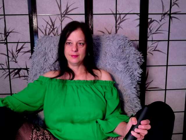 SweetLongLips live cam on BongaCams