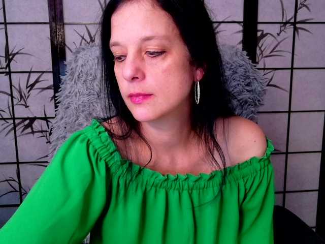 SweetLongLips live cam on BongaCams