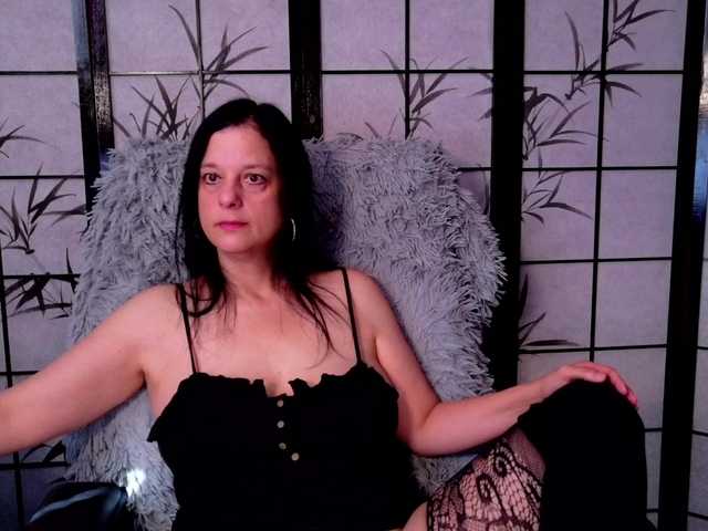 SweetLongLips live cam on BongaCams