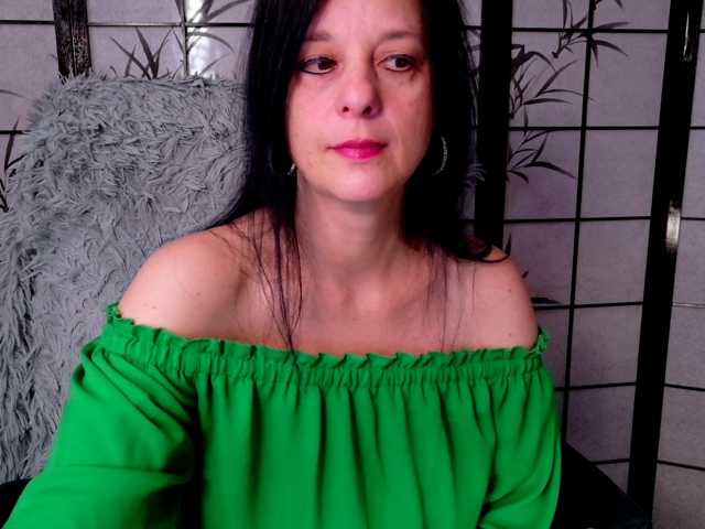 SweetLongLips live cam on BongaCams