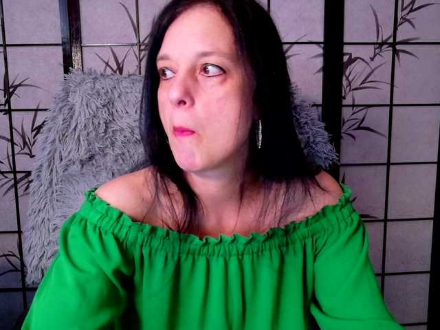 SweetLongLips live cam on BongaCams