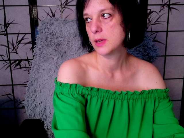 SweetLongLips live cam on BongaCams