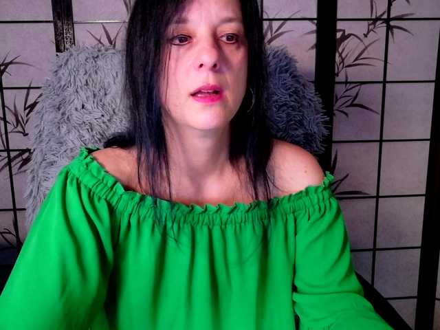 SweetLongLips live cam on BongaCams