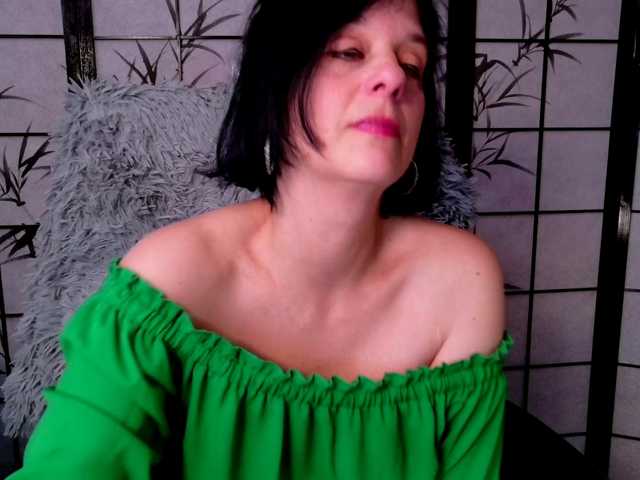 SweetLongLips live cam on BongaCams