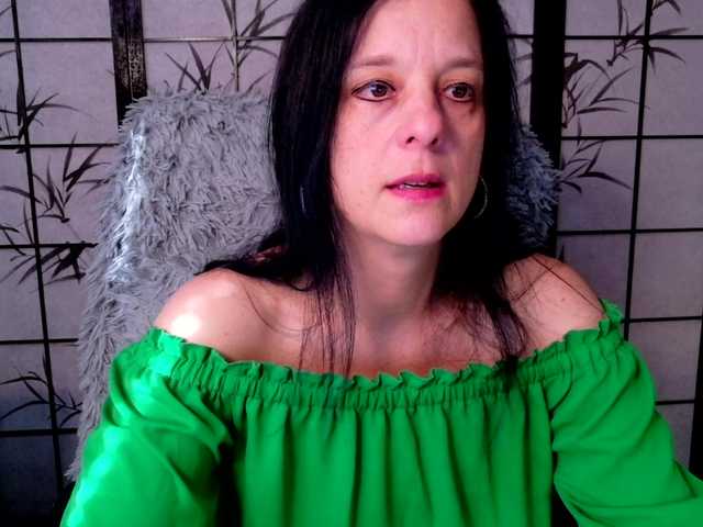 SweetLongLips live cam on BongaCams