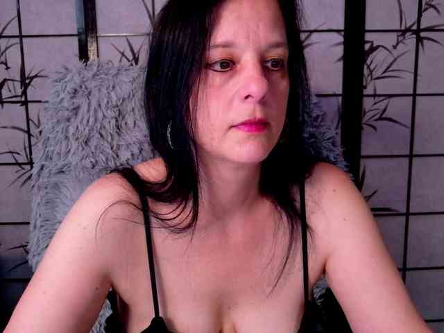 Model: SweetLongLips