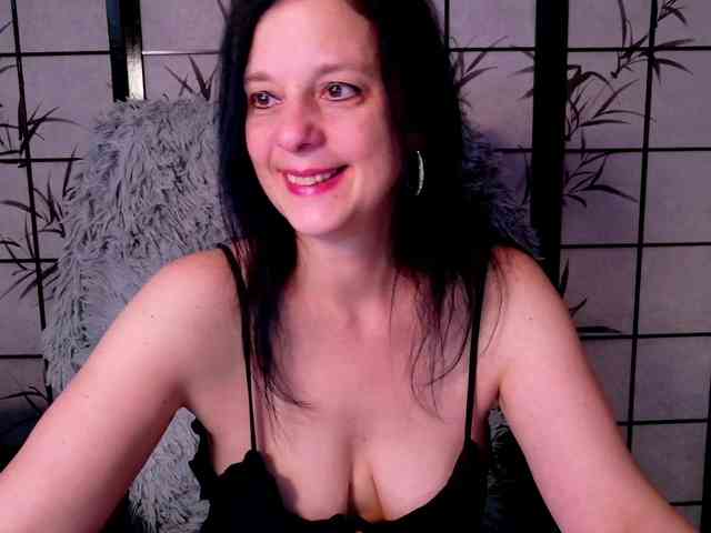 Model: SweetLongLips