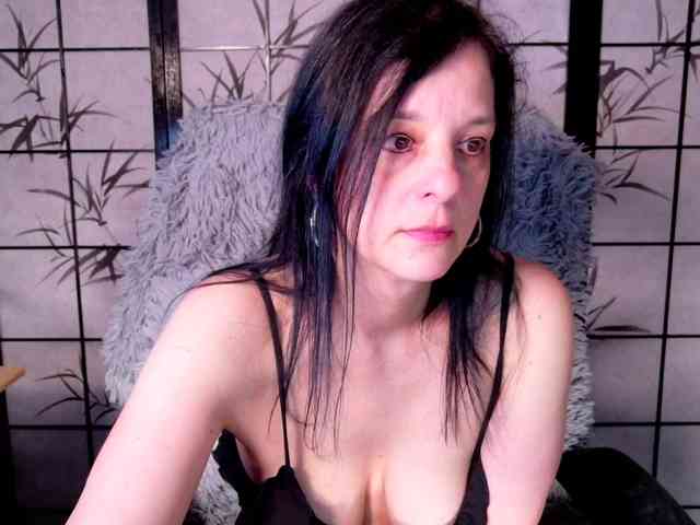 Model: SweetLongLips