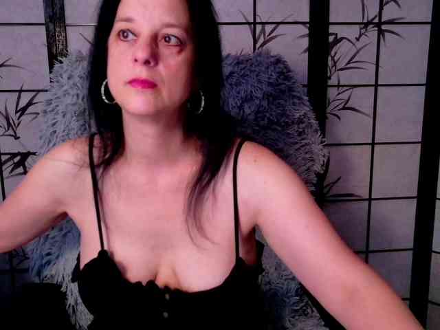 Model: SweetLongLips