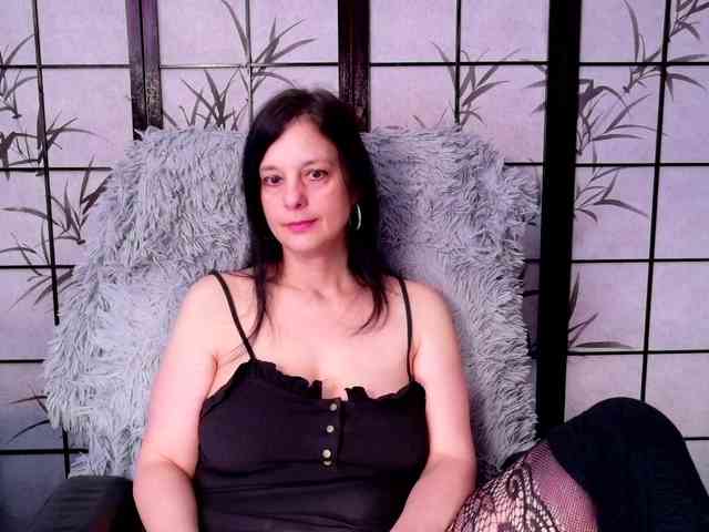 Model: SweetLongLips