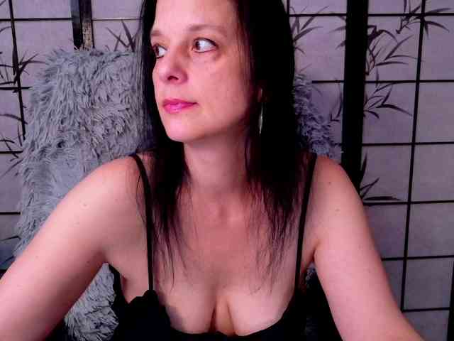 Model: SweetLongLips
