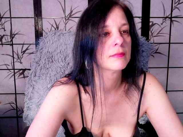 Model: SweetLongLips
