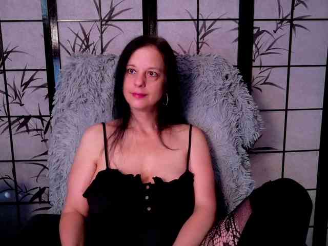 Model: SweetLongLips