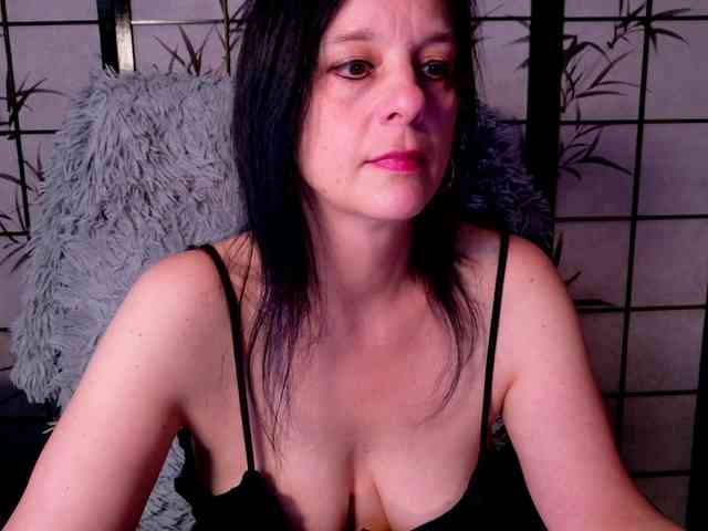 Model: SweetLongLips