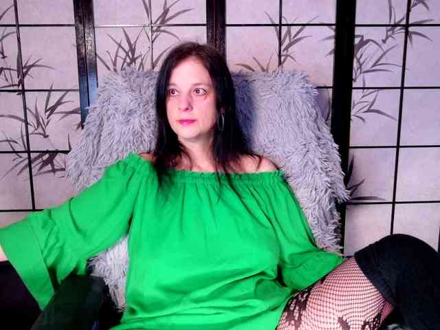 Model: SweetLongLips