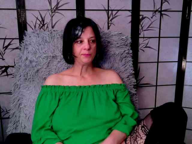 Model: SweetLongLips