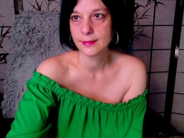 Model: SweetLongLips
