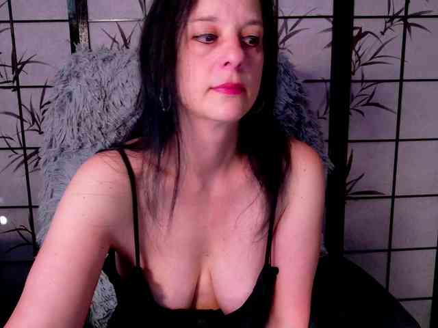 Model: SweetLongLips