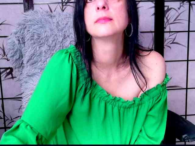 SweetLongLips Live Webcam on BongaCams