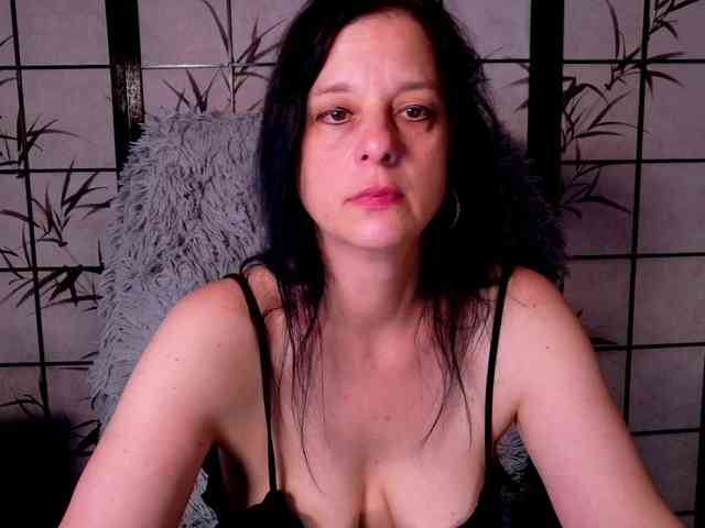 Model: SweetLongLips