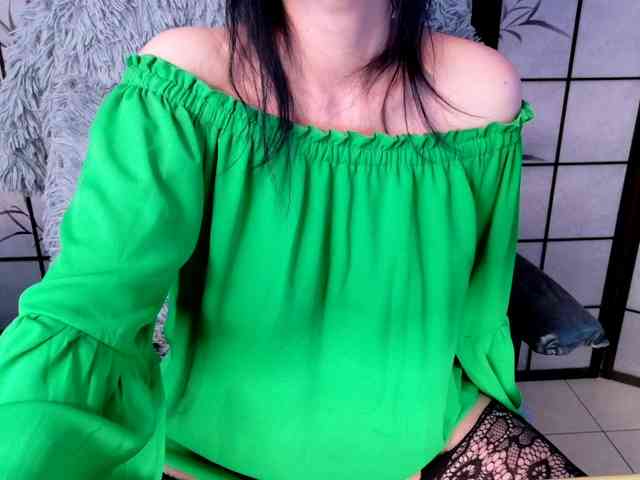 Model: SweetLongLips