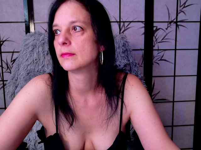 Model: SweetLongLips