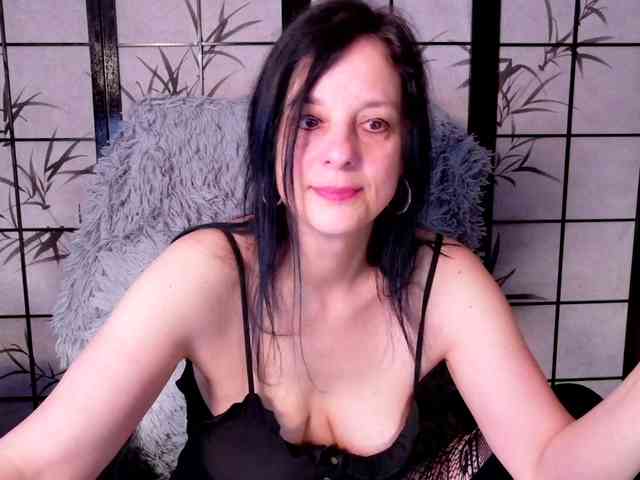 Model: SweetLongLips