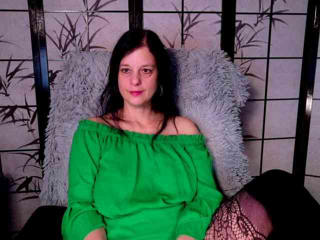 Model: SweetLongLips
