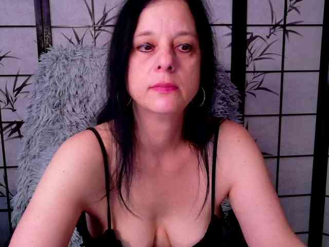 Model: SweetLongLips