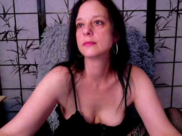 Model: SweetLongLips